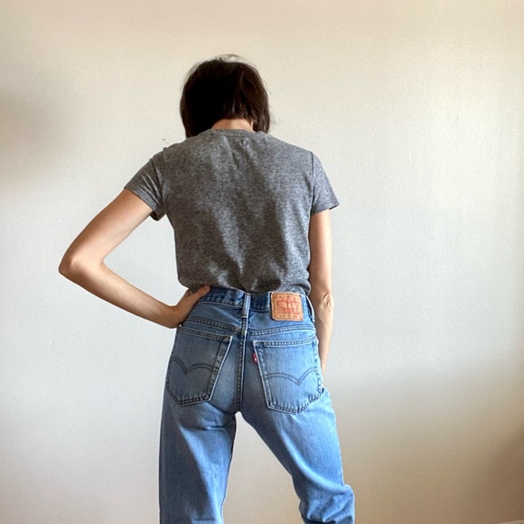 Levi’s Classic Pocket T-shirt - Picture 5 of 12